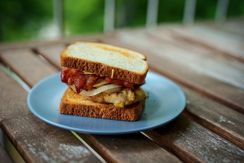 Spicy hot chicken sandwich with jalapeños